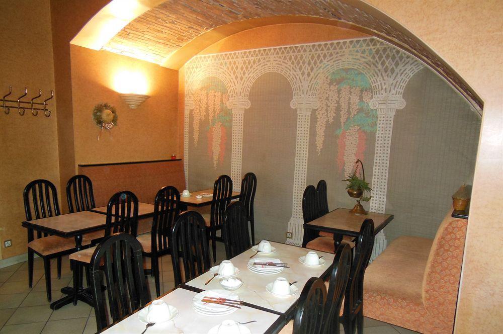 Hotel George Montmelian Ngoại thất bức ảnh