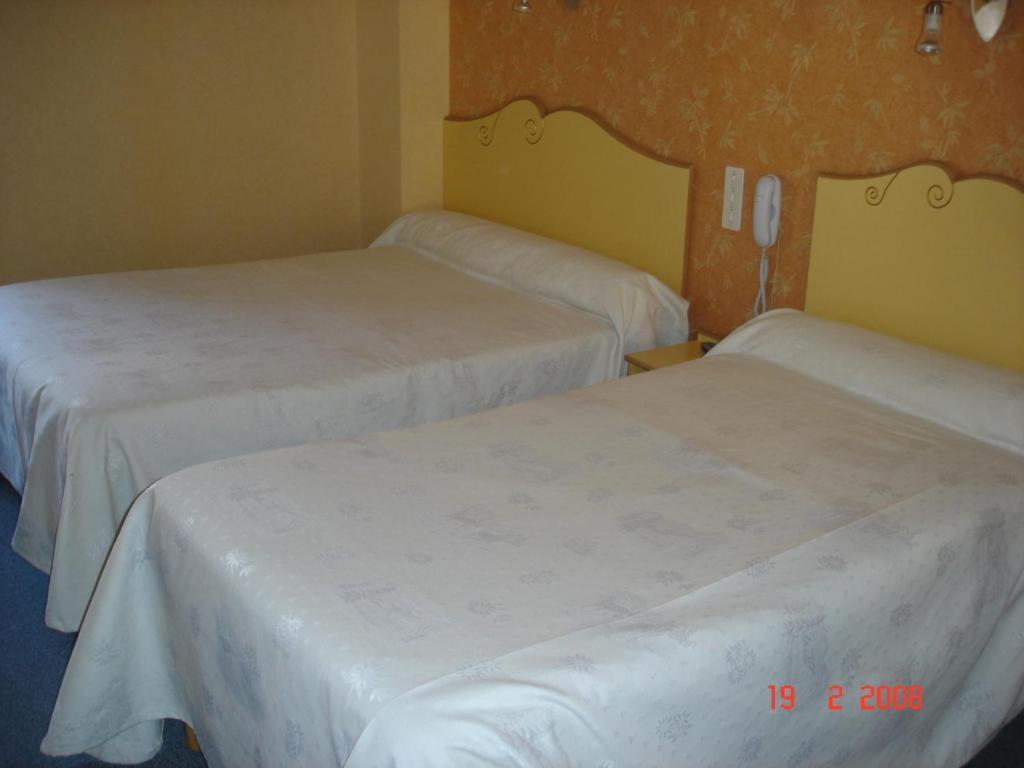 Hotel George Montmelian Ngoại thất bức ảnh