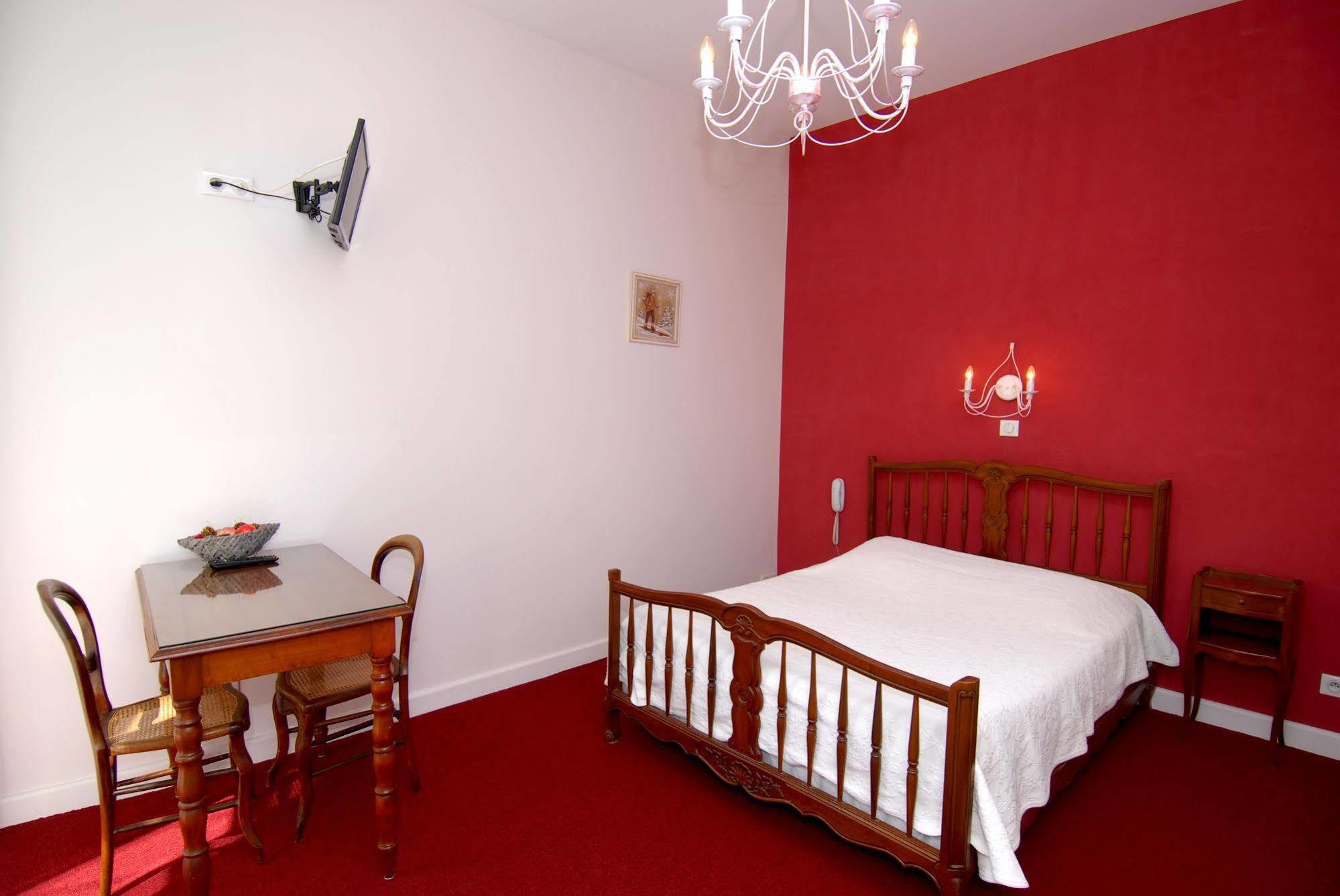 Hotel George Montmelian Ngoại thất bức ảnh