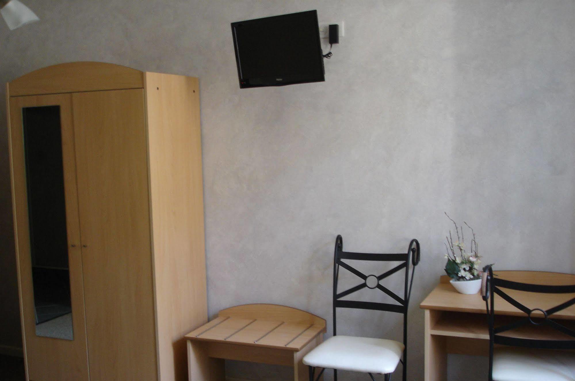 Hotel George Montmelian Ngoại thất bức ảnh