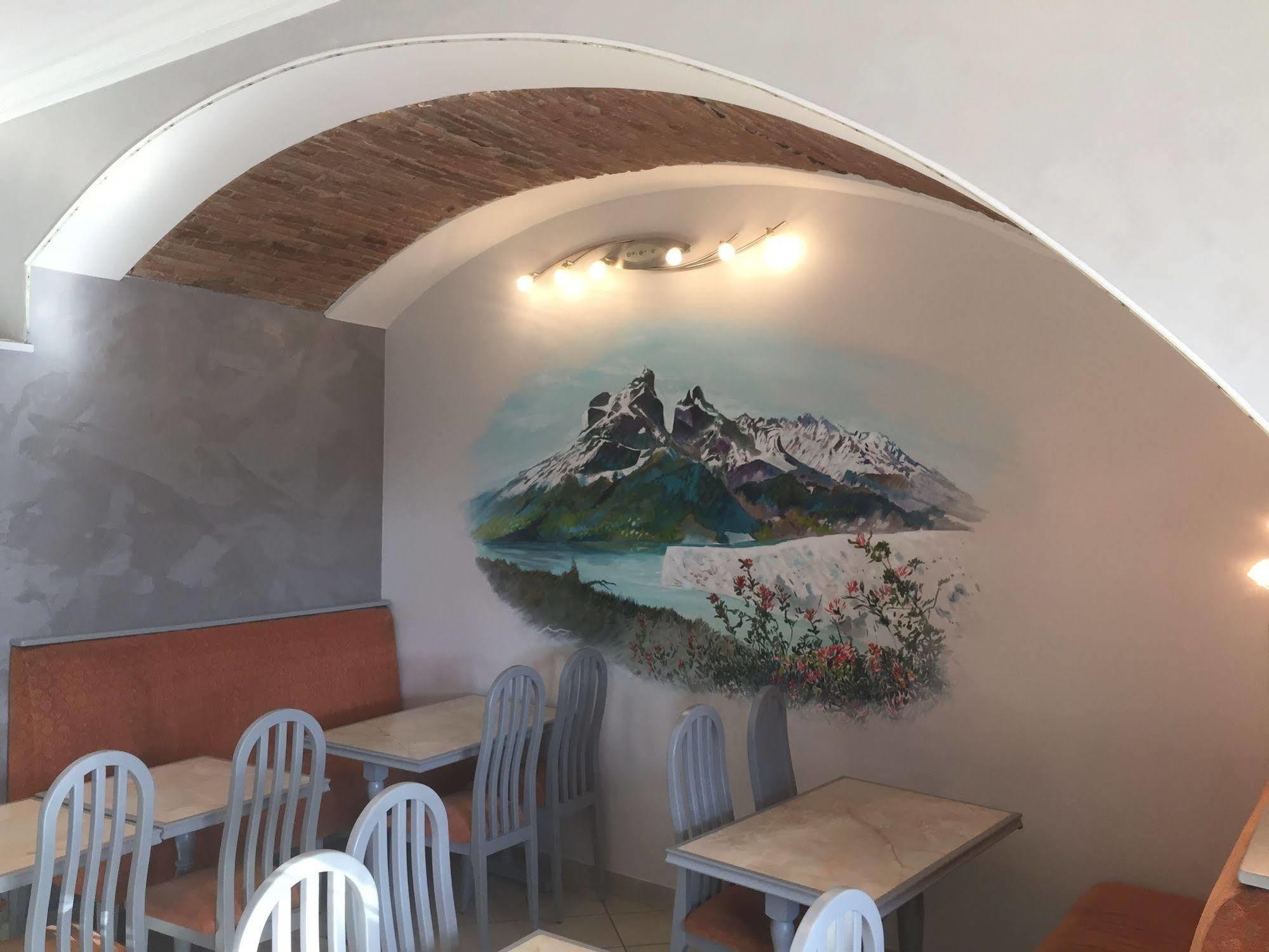 Hotel George Montmelian Ngoại thất bức ảnh
