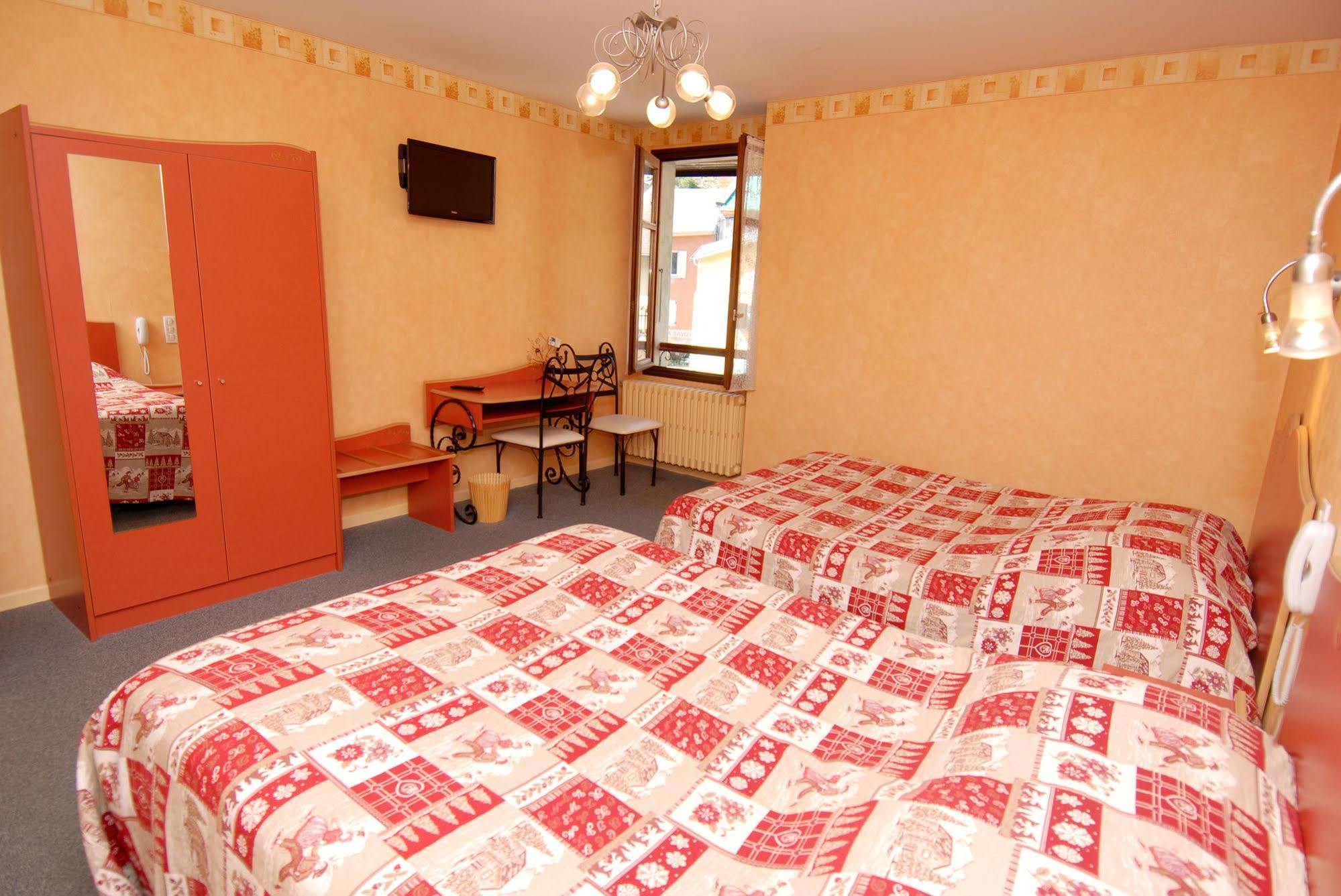 Hotel George Montmelian Ngoại thất bức ảnh