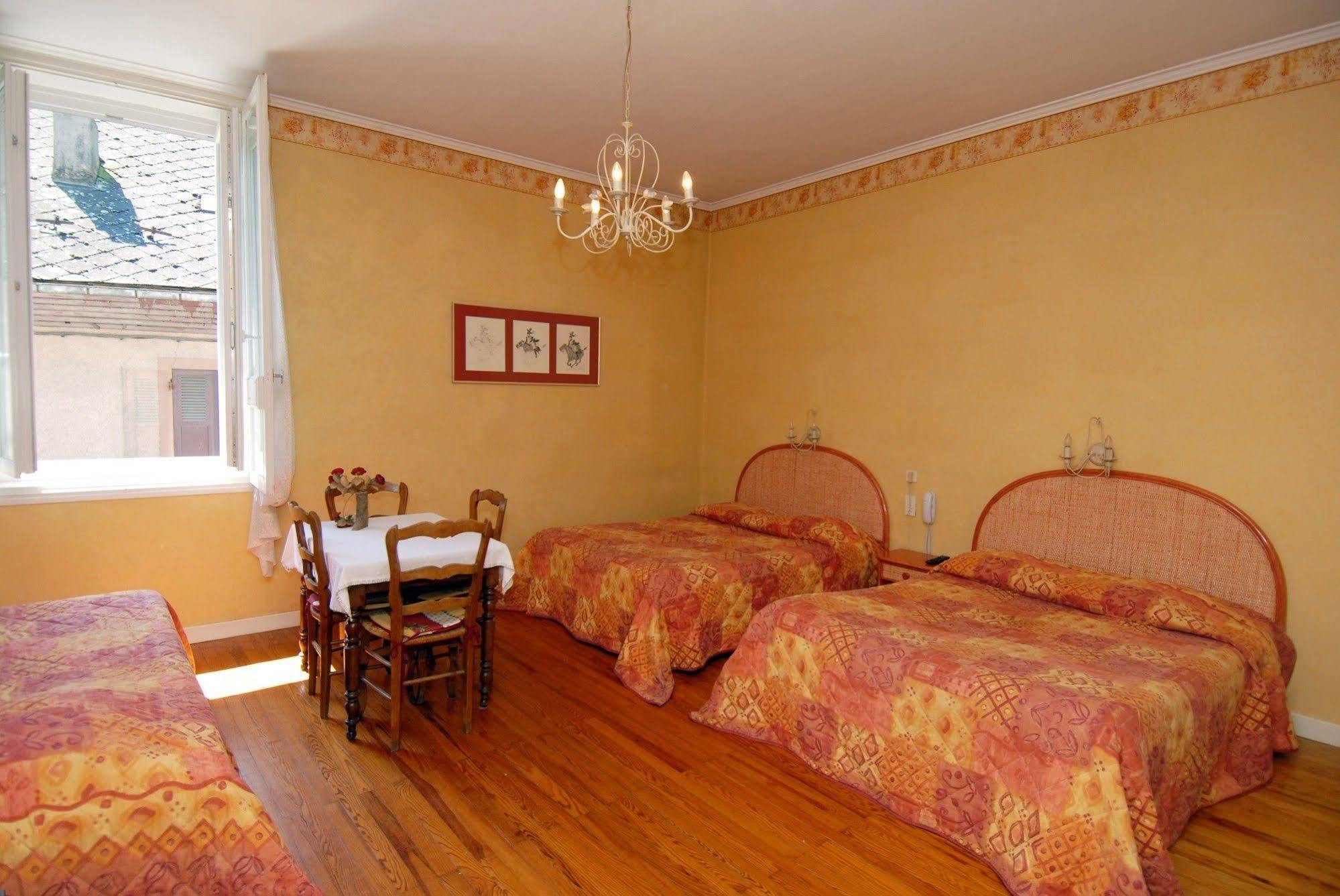 Hotel George Montmelian Ngoại thất bức ảnh