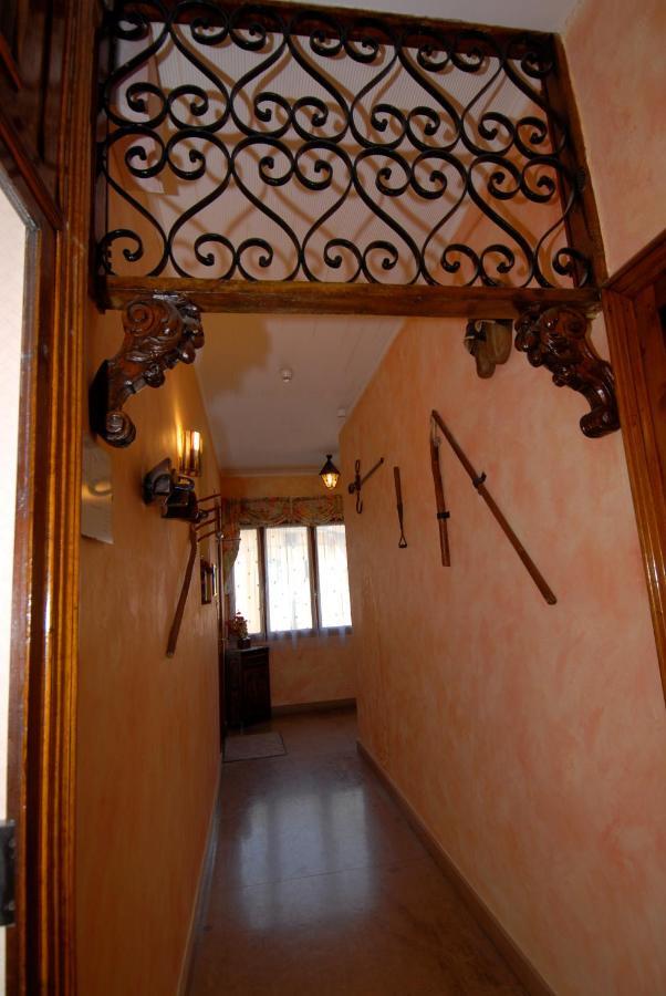 Hotel George Montmelian Ngoại thất bức ảnh